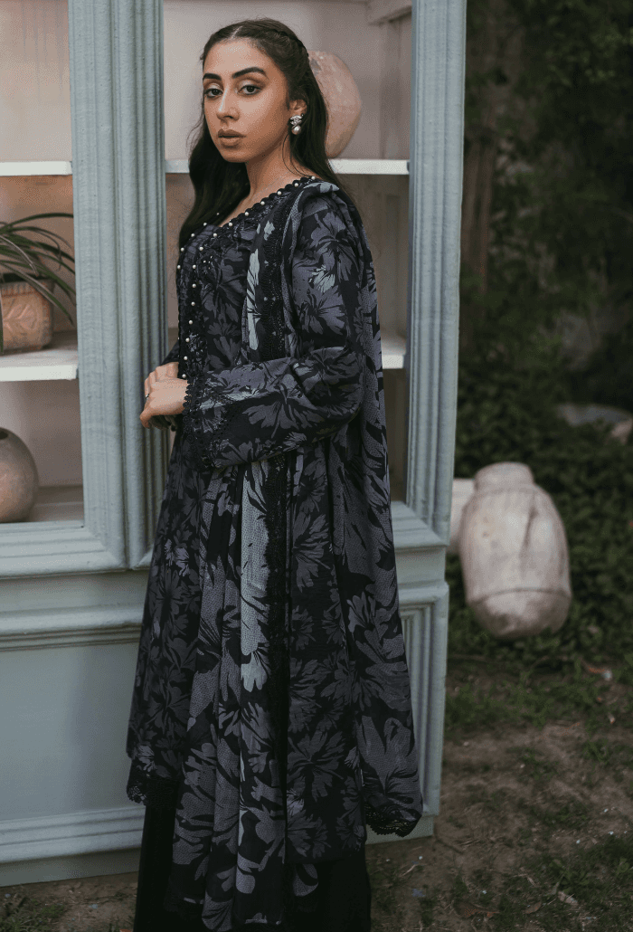 Humdum | Gardenia Lawn | D04 - Pakistani Designer Dress - by HumDum | Type: Luxury - 100% Original at Saira Sultan