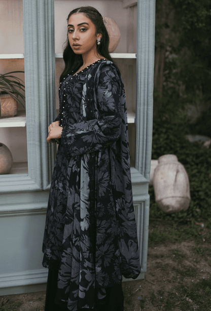 Humdum | Gardenia Lawn | D04 - Pakistani Designer Dress - by HumDum | Type: Luxury - 100% Original at Saira Sultan