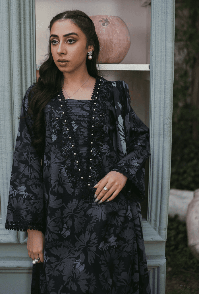 Humdum | Gardenia Lawn | D04 - Pakistani Designer Dress - by HumDum | Type: Luxury - 100% Original at Saira Sultan