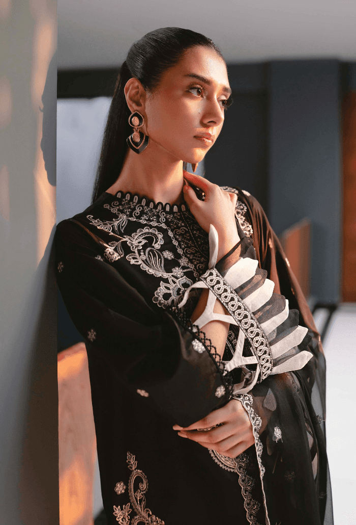 Humdum | Meraki Lawn 24 | d06 - Pakistani Designer Dress - by HumDum | Type: Luxury - 100% Original at Saira Sultan