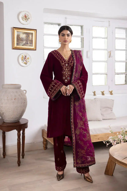 Iznik | Festive Velvet 23 | IV-31 SHIRIN - Pakistani Designer Dress - by Iznik | Type: Formal - 100% Original at Saira Sultan
