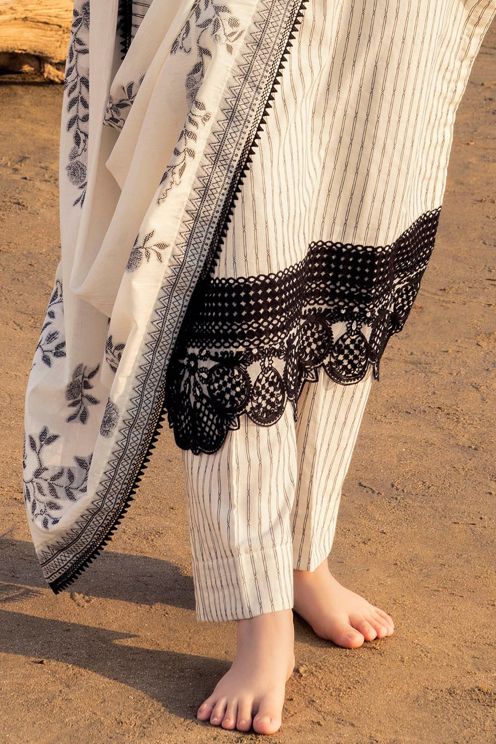 Gul Ahmed | Taara 25 | JD-42008 XL Ivory Lawn
