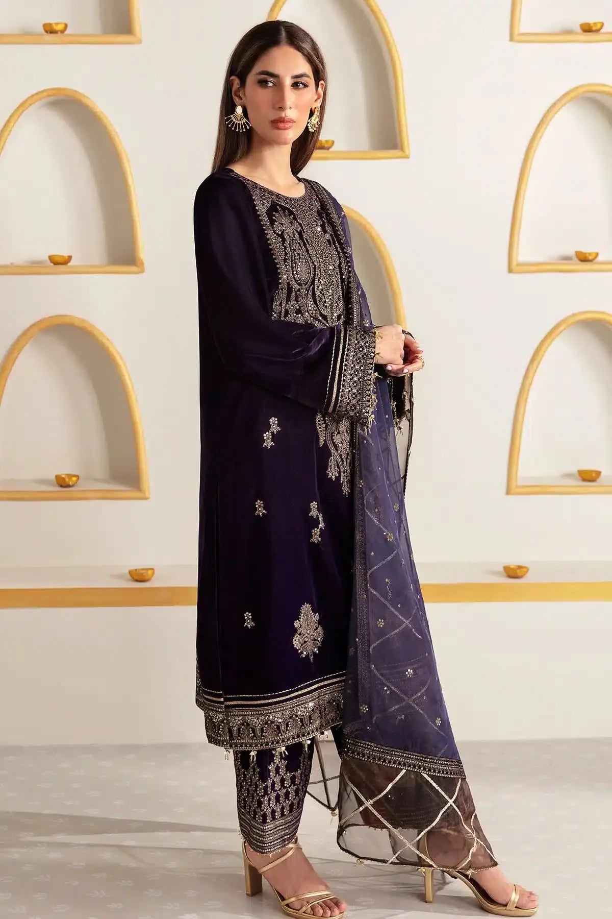Jazmin | Velvet 23 | VF-2004 - Pakistani Designer Dress - by Jazmin | Type: Formal - 100% Original at Saira Sultan