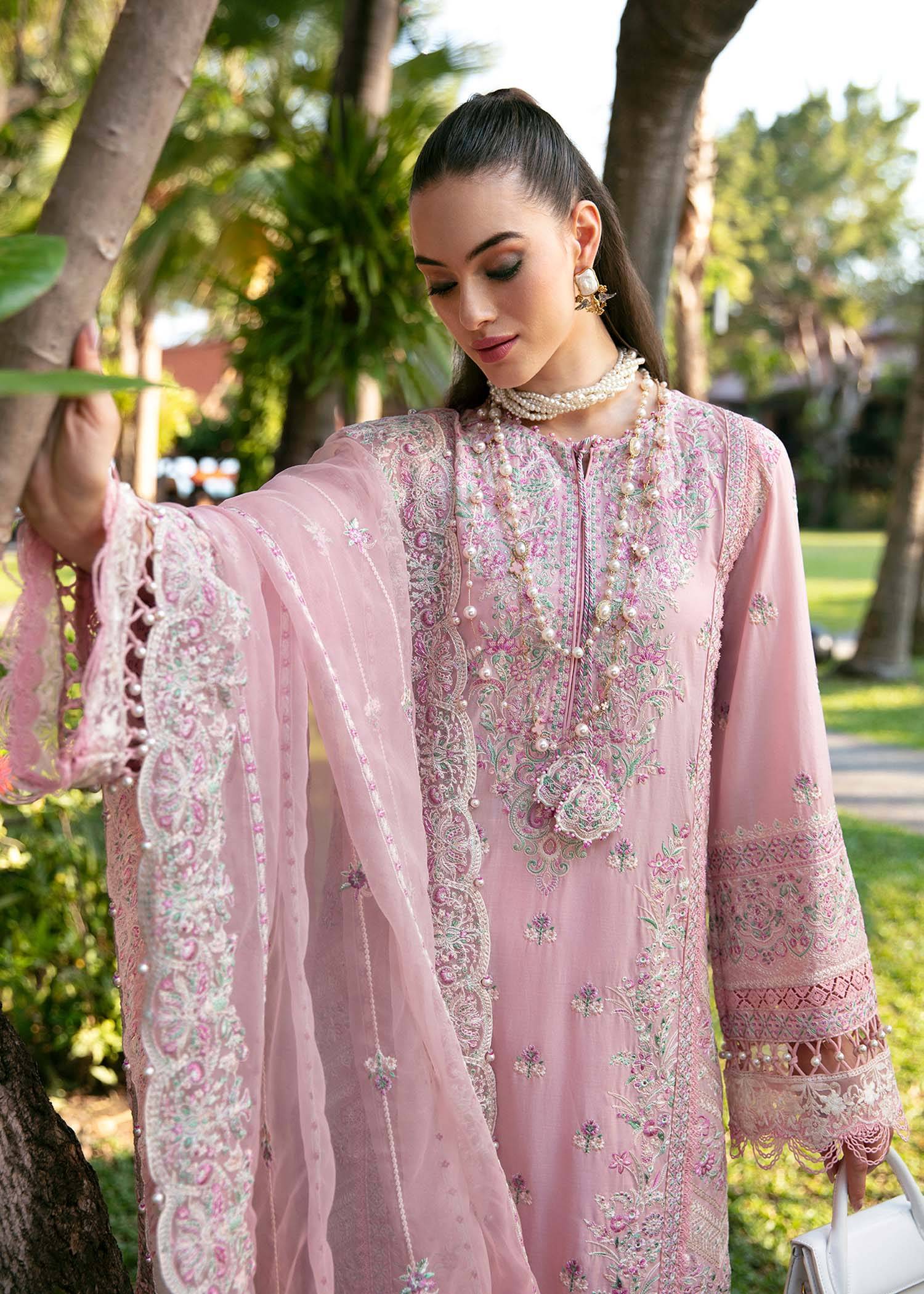Kanwal Malik | Sareen Luxury Lawn 24 | Misty - Pakistani Designer Dress - by Kanwal Malik | Type: Luxury - 100% Original at Saira Sultan