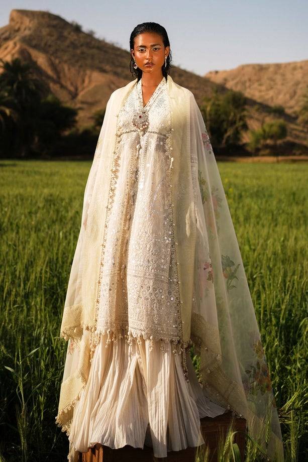 Sana Safinaz | Luxury Lawn Collection | 005A - Pakistani Designer Dress - by Sana Safinaz | Type: Luxury - 100% Original at Saira Sultan