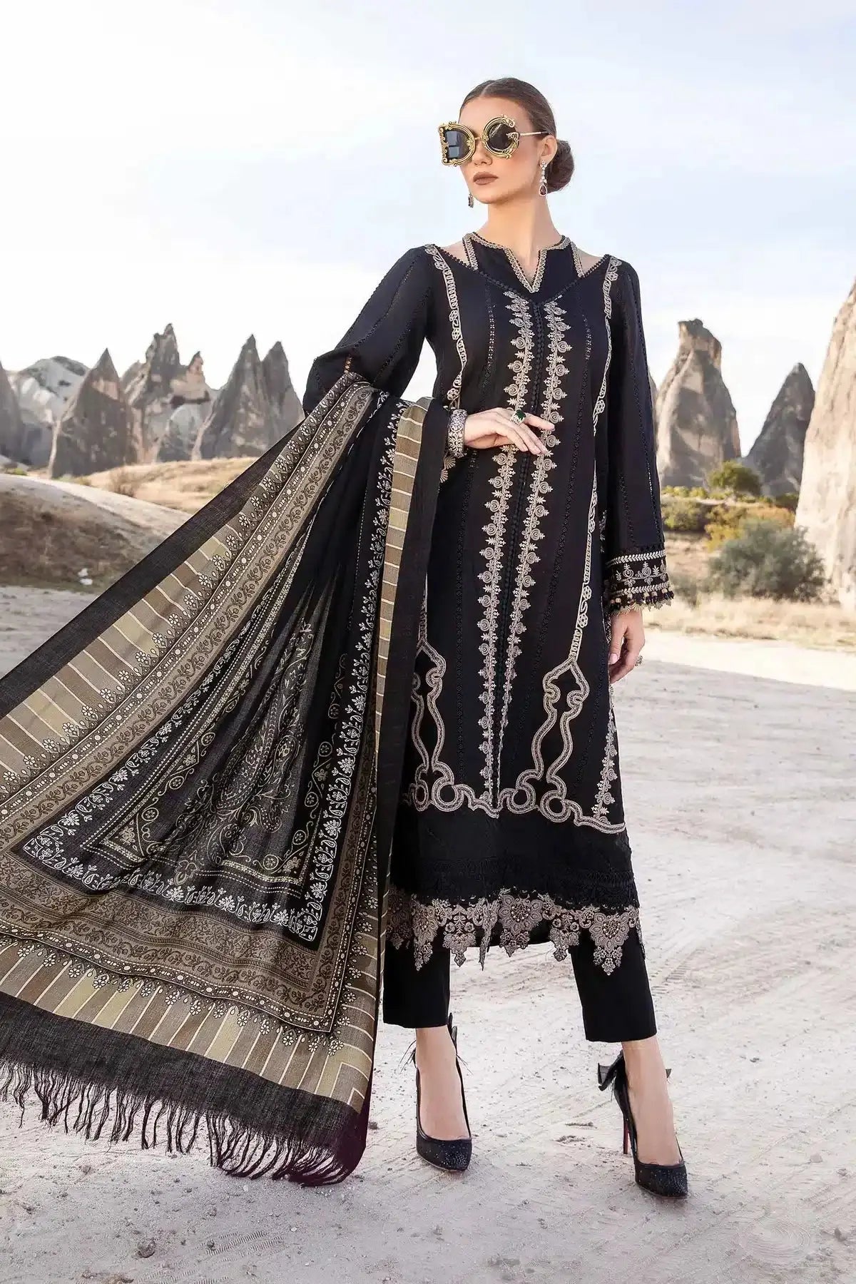 Maria B | M Prints Winter 23 | MPT-2002-B - Pakistani Designer Dress - by Maria B | Type: Luxury - 100% Original at Saira Sultan