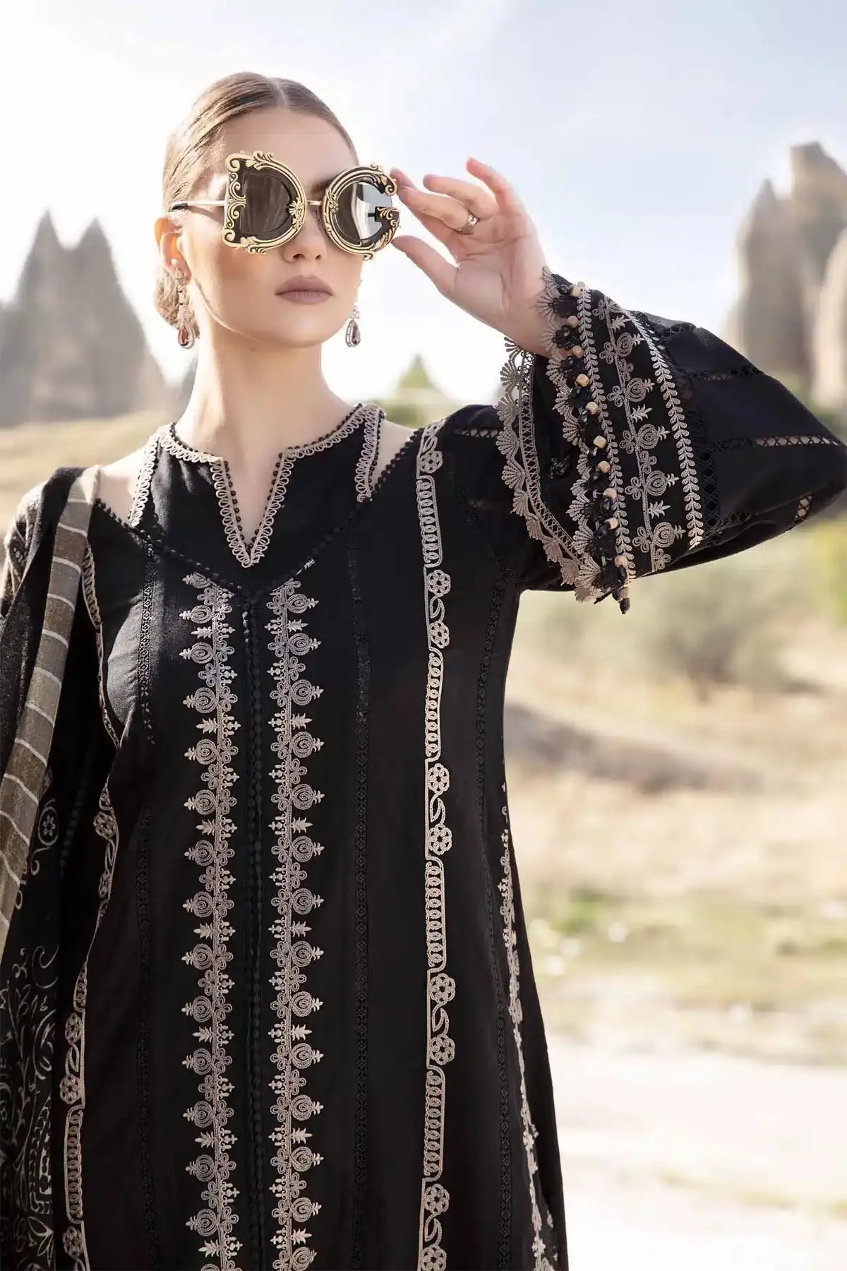 Maria B | M Prints Winter 23 | MPT-2002-B - Pakistani Designer Dress - by Maria B | Type: Luxury - 100% Original at Saira Sultan