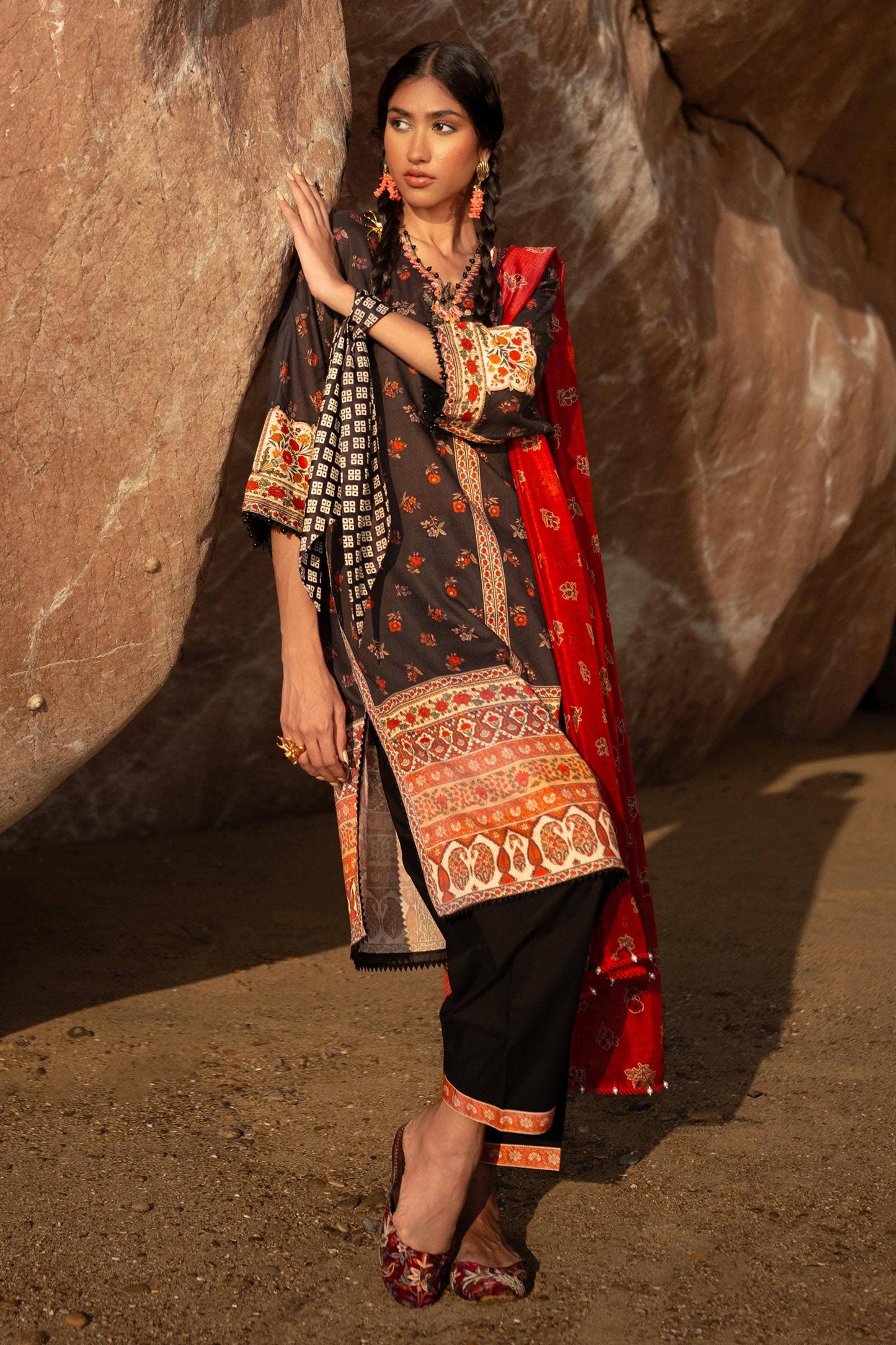 Sana Safinaz | Mahay Spring 24 | H241-017A-2BK - Pakistani Designer Dress - by Sana Safinaz | Type: Luxury - 100% Original at Saira Sultan