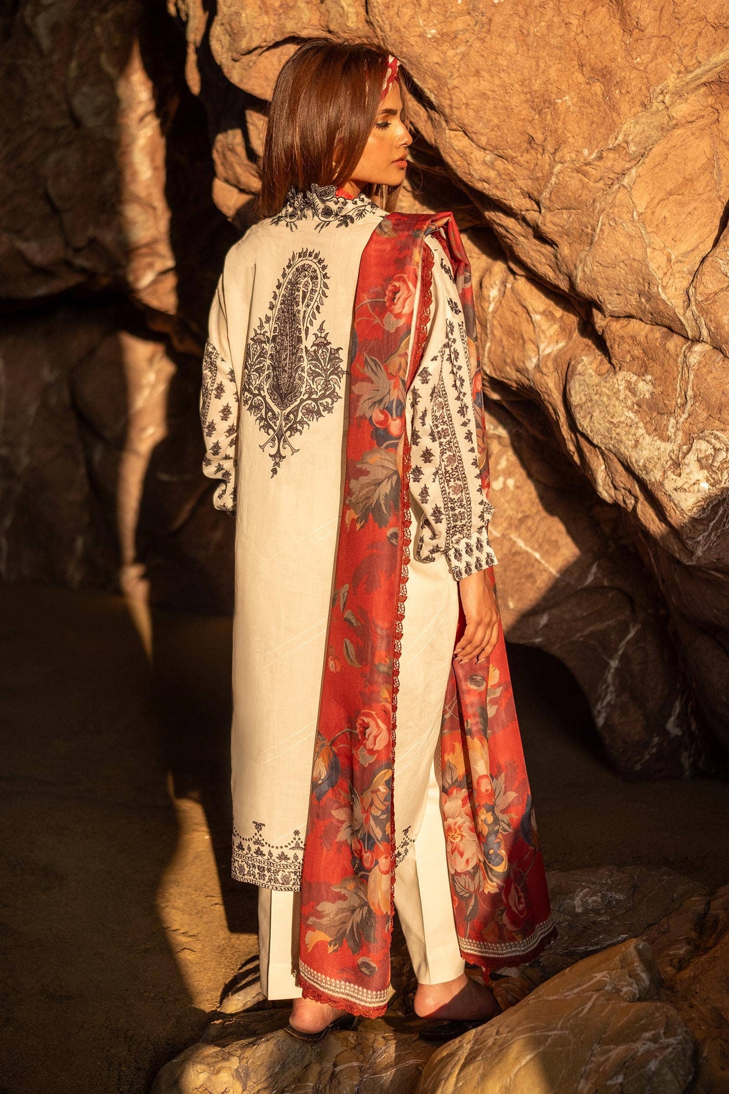 Sana Safinaz | Mahay Spring 24 | H241-006A-2BS - Pakistani Designer Dress - by Sana Safinaz | Type: Luxury - 100% Original at Saira Sultan