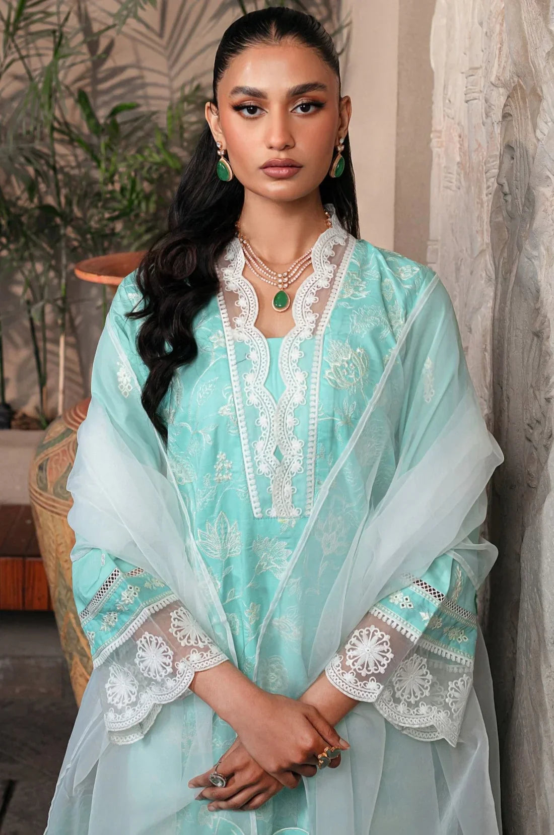 Mohagni | Muntazir Luxury Lawn 24 | MGZ-09 - Pakistani Designer Dress - by Mohagni | Type: Luxury - 100% Original at Saira Sultan