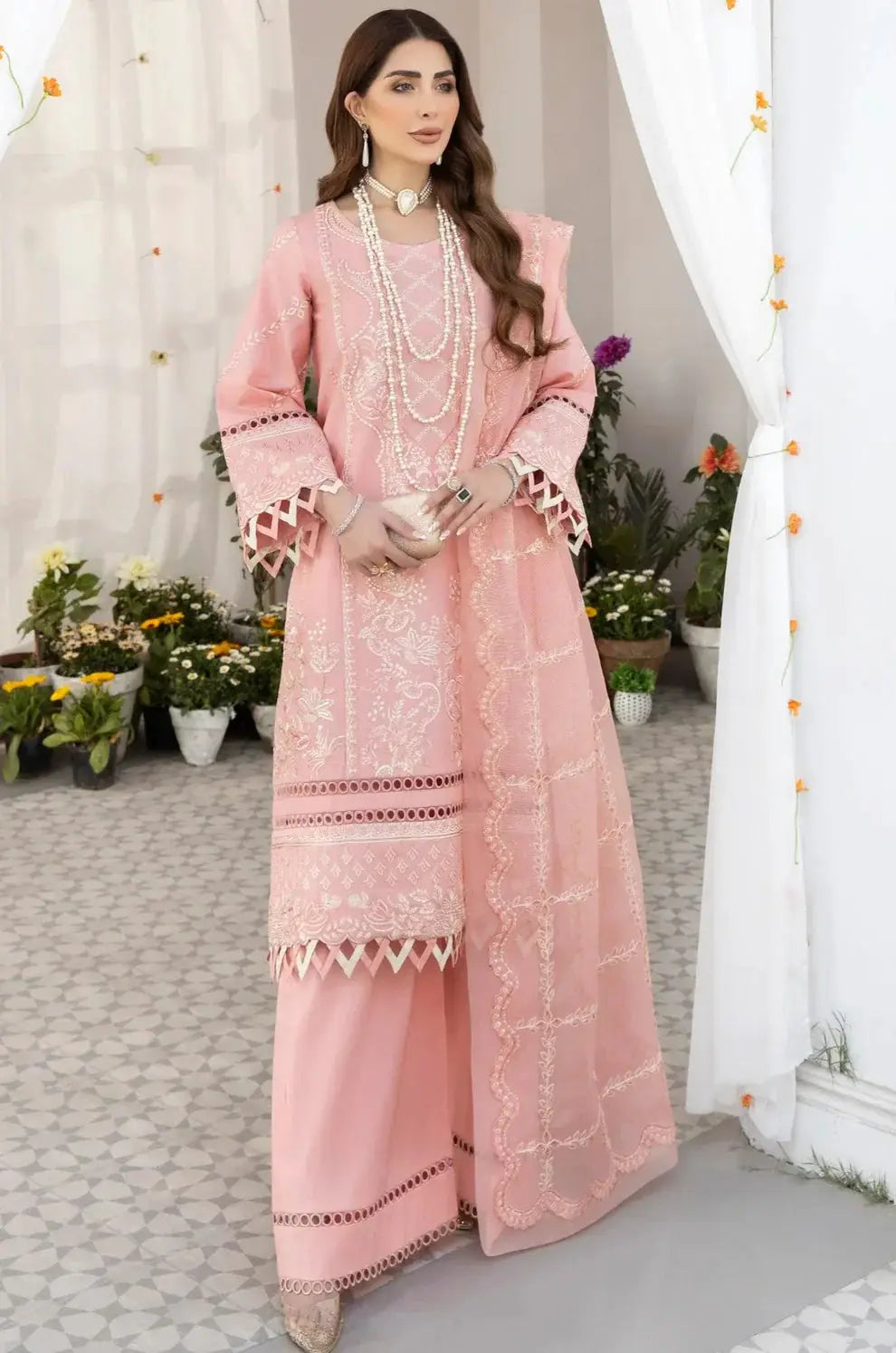 Mohagni | Muntazir Luxury Lawn 24 | AM-07 - Pakistani Designer Dress - by Mohagni | Type: Luxury - 100% Original at Saira Sultan