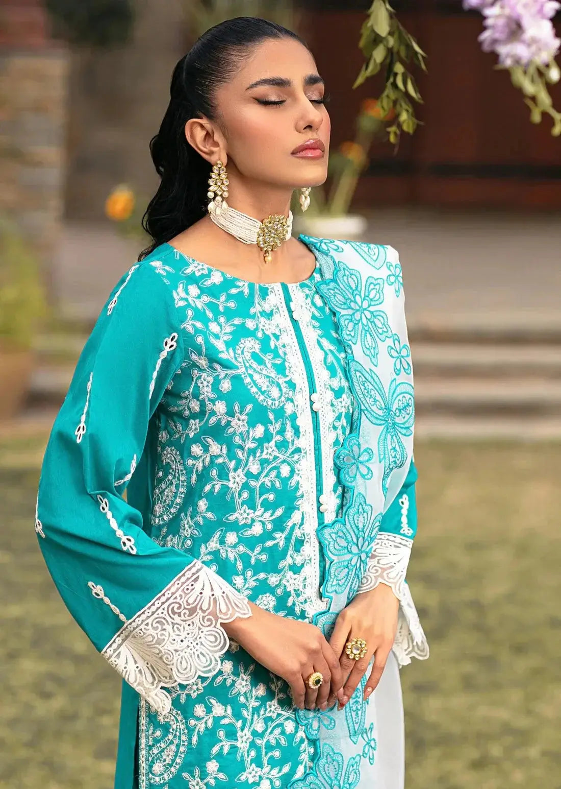Mohagni | Muntazir Luxury Lawn 24 | MGZ-10 - Pakistani Designer Dress - by Mohagni | Type: Luxury - 100% Original at Saira Sultan