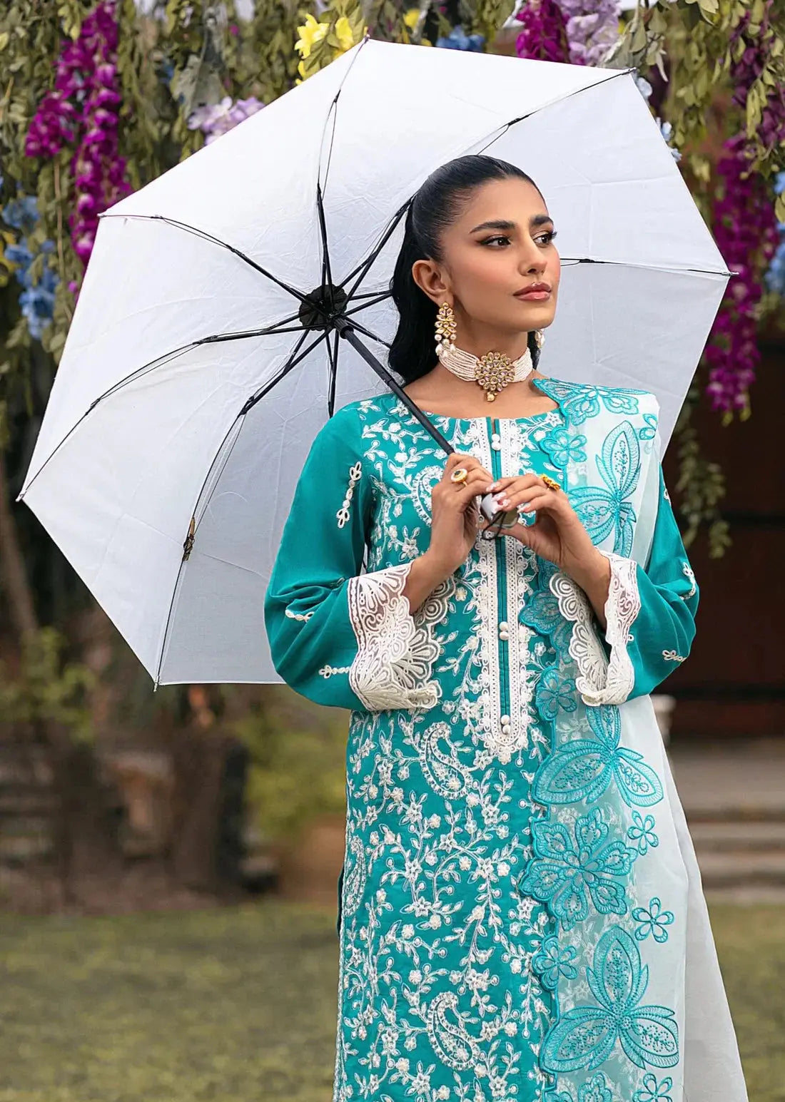 Mohagni | Muntazir Luxury Lawn 24 | MGZ-10 - Pakistani Designer Dress - by Mohagni | Type: Luxury - 100% Original at Saira Sultan