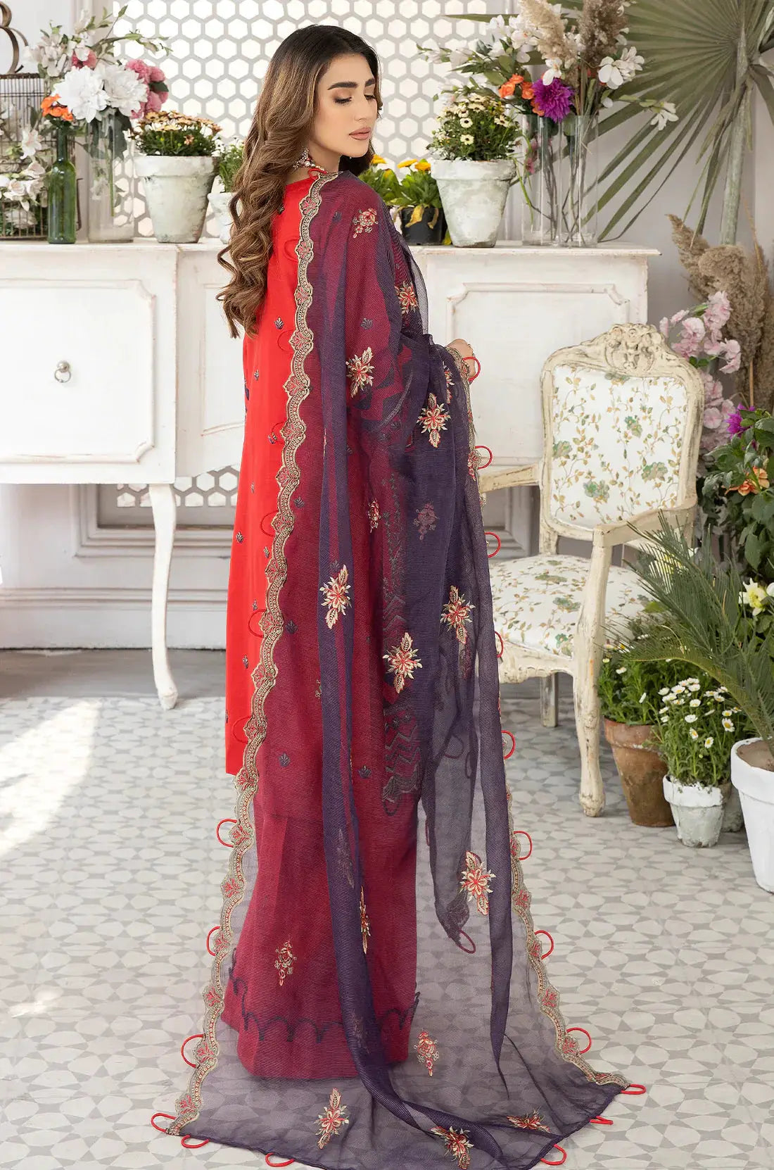 Mohagni | Muntazir Luxury Lawn 24 | AM-10 - Pakistani Designer Dress - by Mohagni | Type: Luxury - 100% Original at Saira Sultan