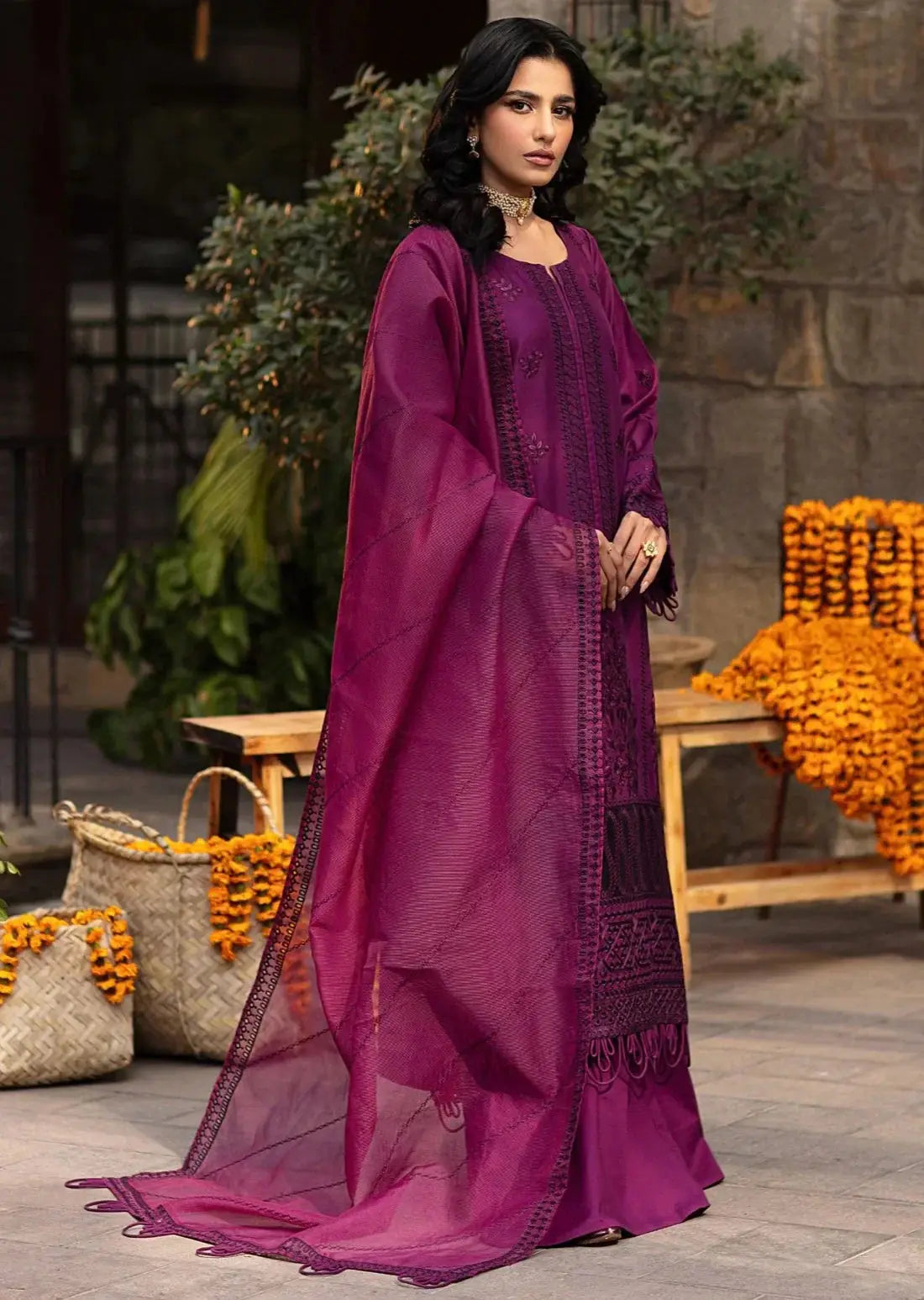 Mohagni | Muntazir Luxury Lawn 24 | CM-02 - Pakistani Designer Dress - by Mohagni | Type: Luxury - 100% Original at Saira Sultan