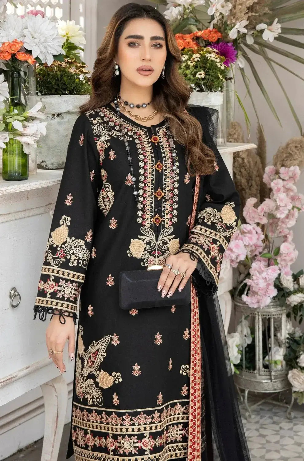 Mohagni | Muntazir Luxury Lawn 24 | AM-05 - Pakistani Designer Dress - by Mohagni | Type: Luxury - 100% Original at Saira Sultan