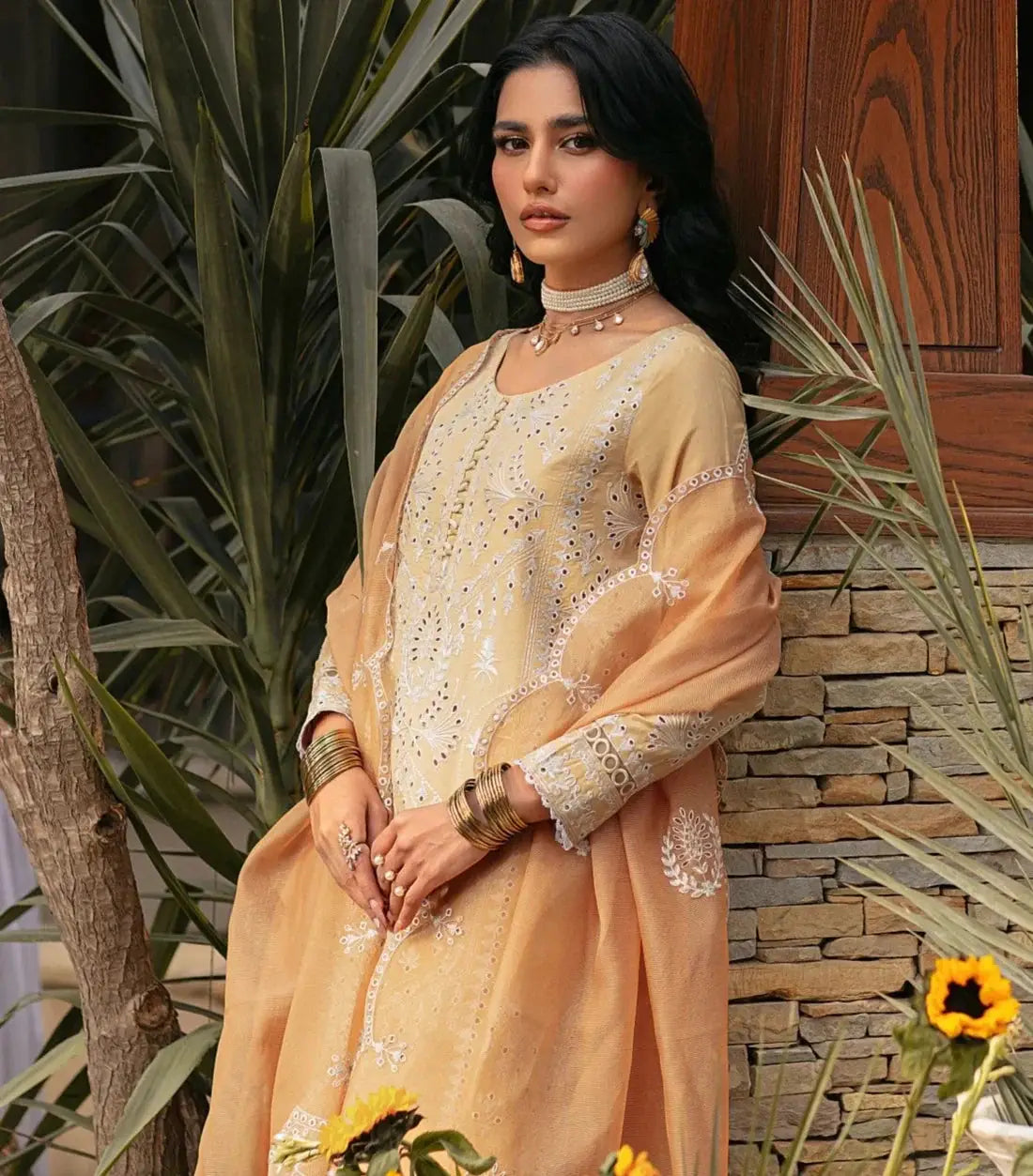 Mohagni | Muntazir Luxury Lawn 24 | CM-05 - Pakistani Designer Dress - by Mohagni | Type: Luxury - 100% Original at Saira Sultan
