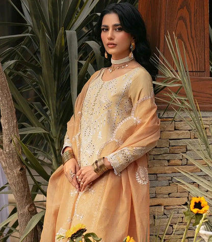 Mohagni | Muntazir Luxury Lawn 24 | CM-05 - Pakistani Designer Dress - by Mohagni | Type: Luxury - 100% Original at Saira Sultan