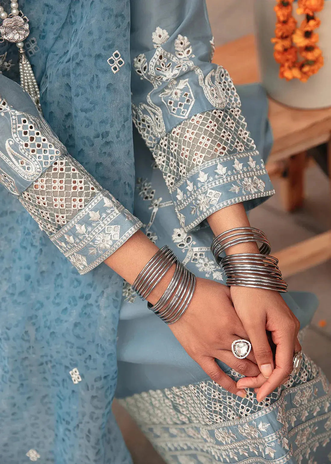 Mohagni | Muntazir Luxury Lawn 24 | CM-07 - Pakistani Designer Dress - by Mohagni | Type: Luxury - 100% Original at Saira Sultan