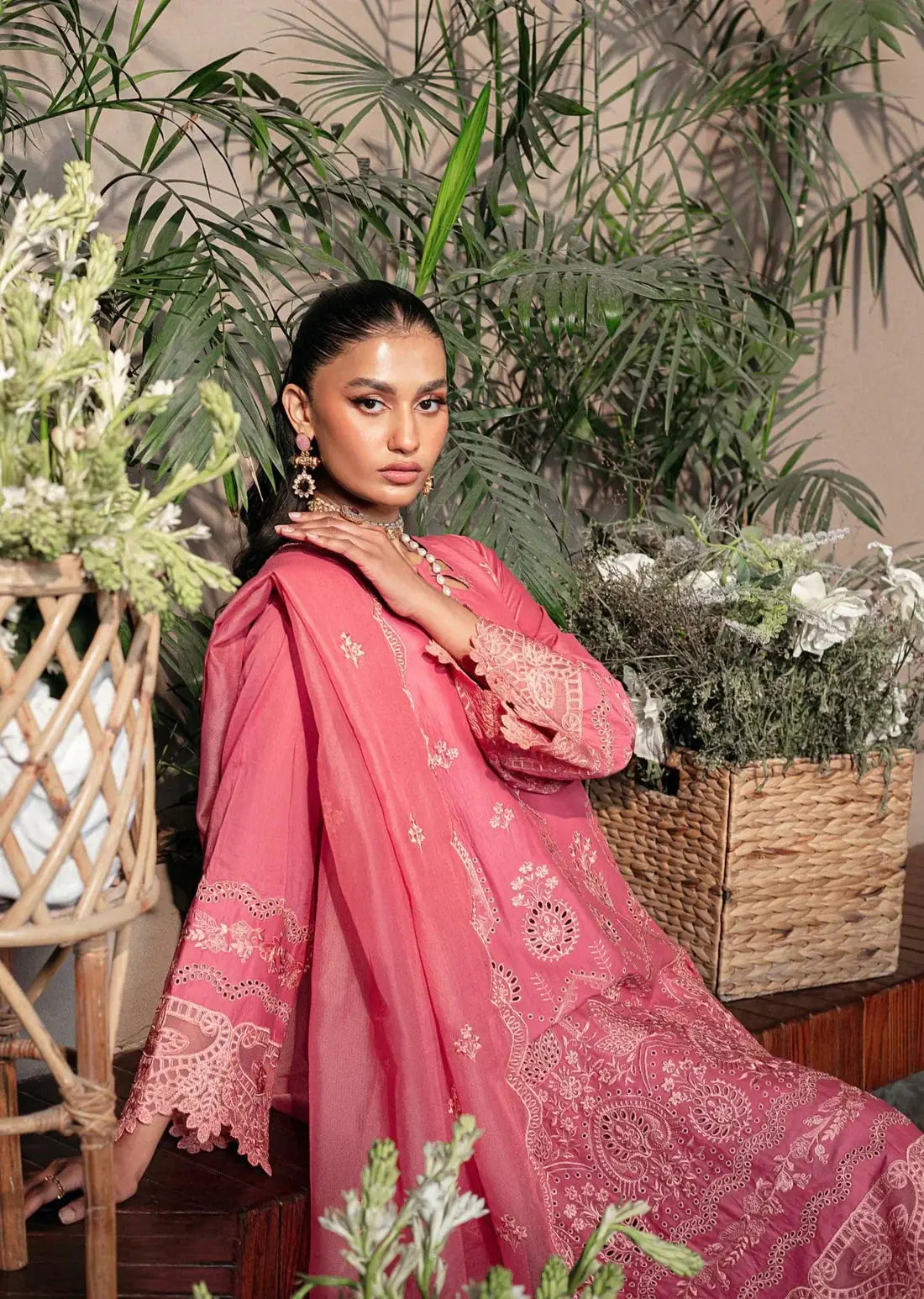 Mohagni | Muntazir Luxury Lawn 24 | CM-08 - Pakistani Designer Dress - by Mohagni | Type: Luxury - 100% Original at Saira Sultan
