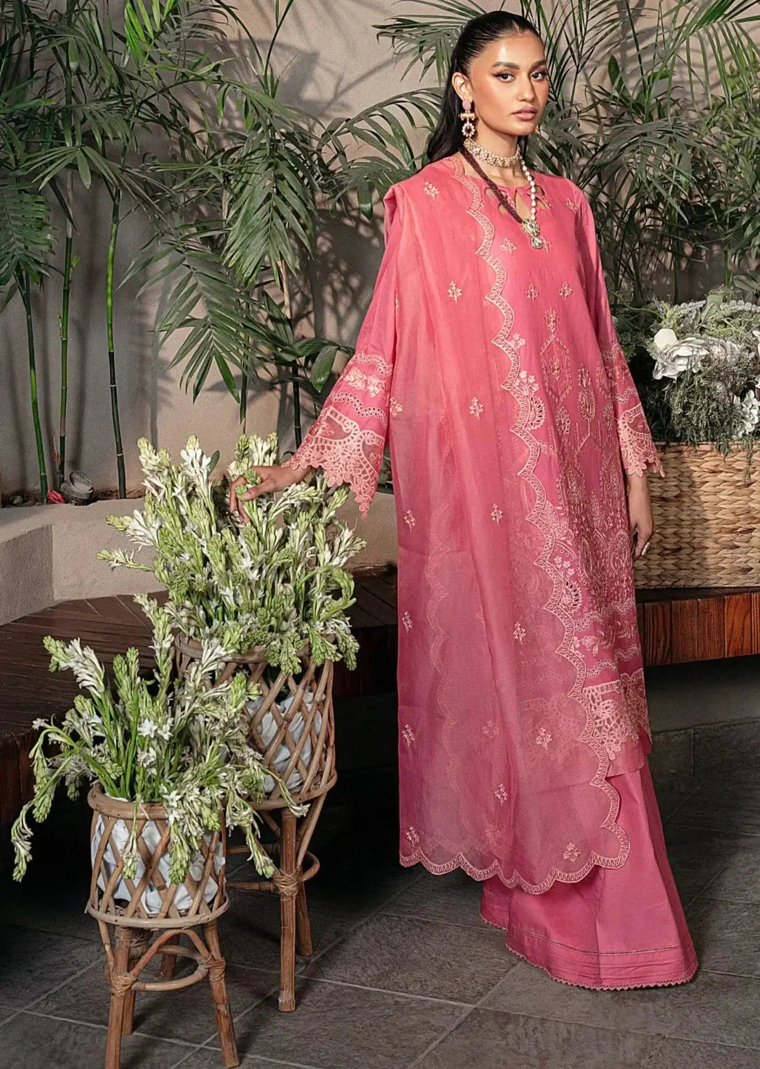 Mohagni | Muntazir Luxury Lawn 24 | CM-08 - Pakistani Designer Dress - by Mohagni | Type: Luxury - 100% Original at Saira Sultan