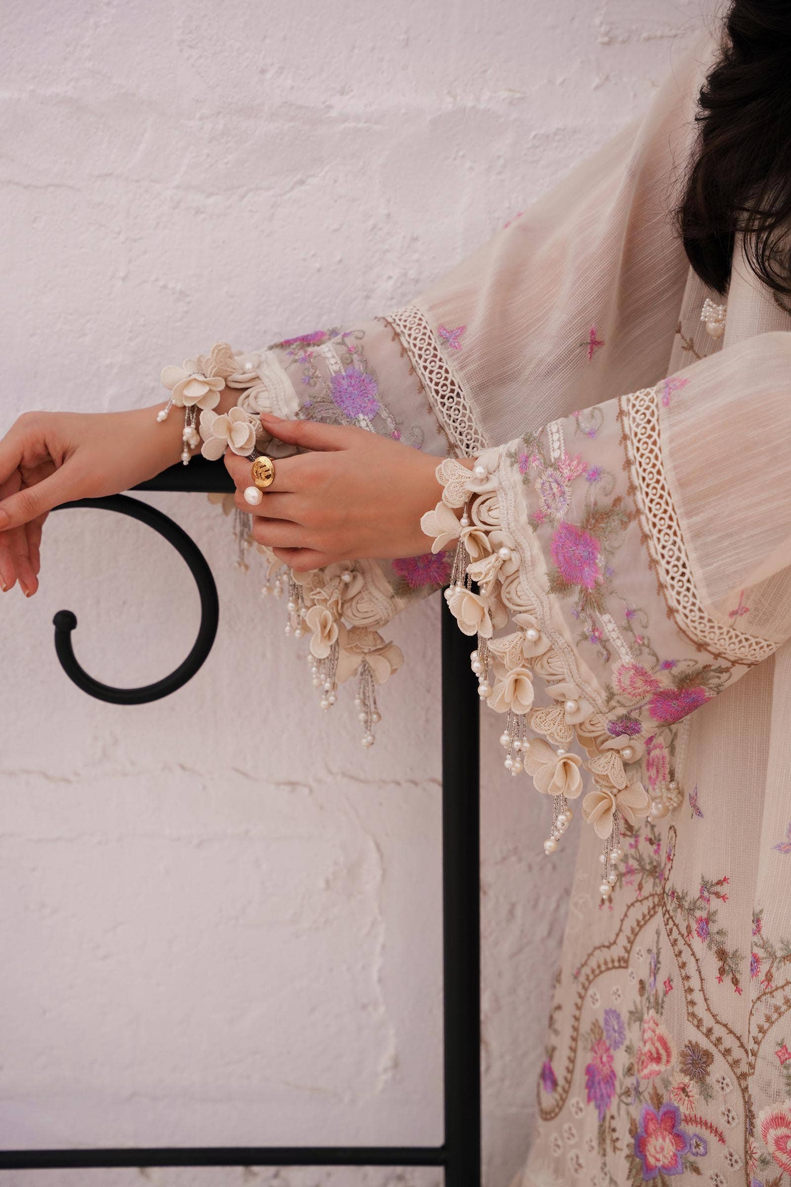 Sana Safinaz | Muzlin Spring 24 | M241-005A-CL - Pakistani Designer Dress - by Sana Safinaz | Type: Luxury - 100% Original at Saira Sultan