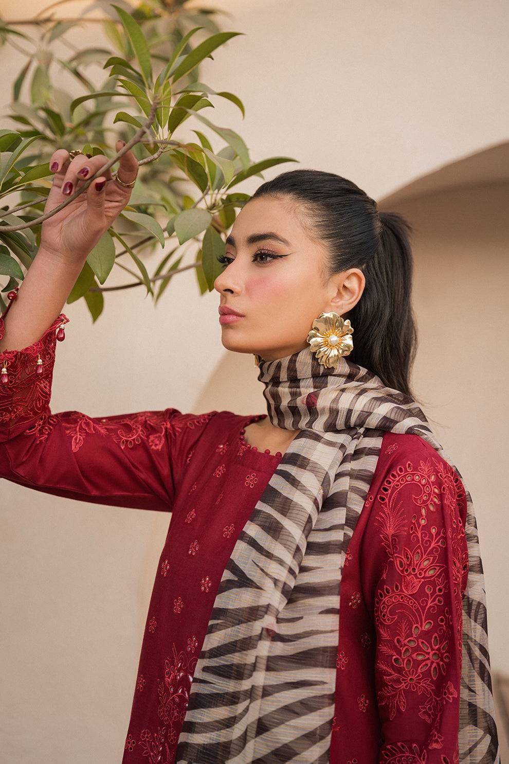 Neeshay | Symphony Luxury Lawn 24 | Cadence - Pakistani Designer Dress - by Neeshay | Type: Luxury - 100% Original at Saira Sultan