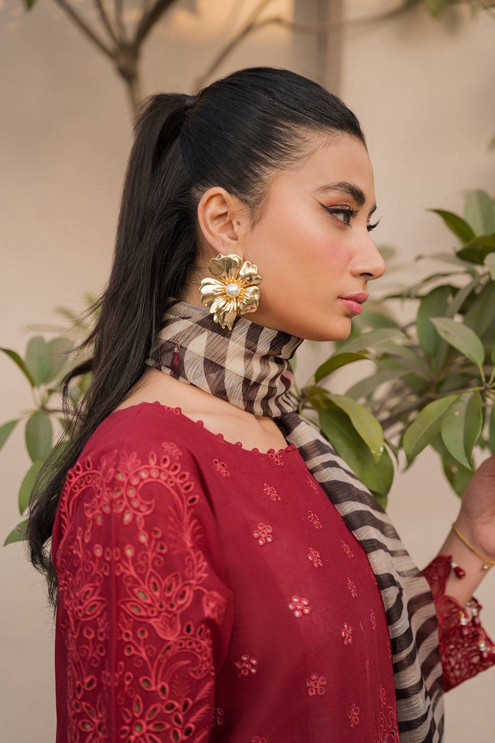 Neeshay | Symphony Luxury Lawn 24 | Cadence - Pakistani Designer Dress - by Neeshay | Type: Luxury - 100% Original at Saira Sultan