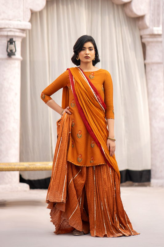 Erum Khan | Sakhiyan Formals | GULDAUDI - Pakistani Designer Dress - by Erum Khan | Type: Formal - 100% Original at Saira Sultan