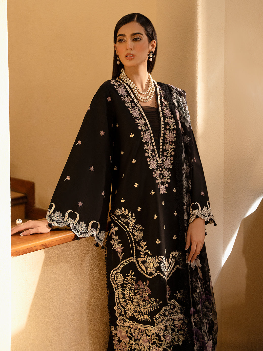 Izel | Dastak Luxury Lawn | QALAH M Black Lawn