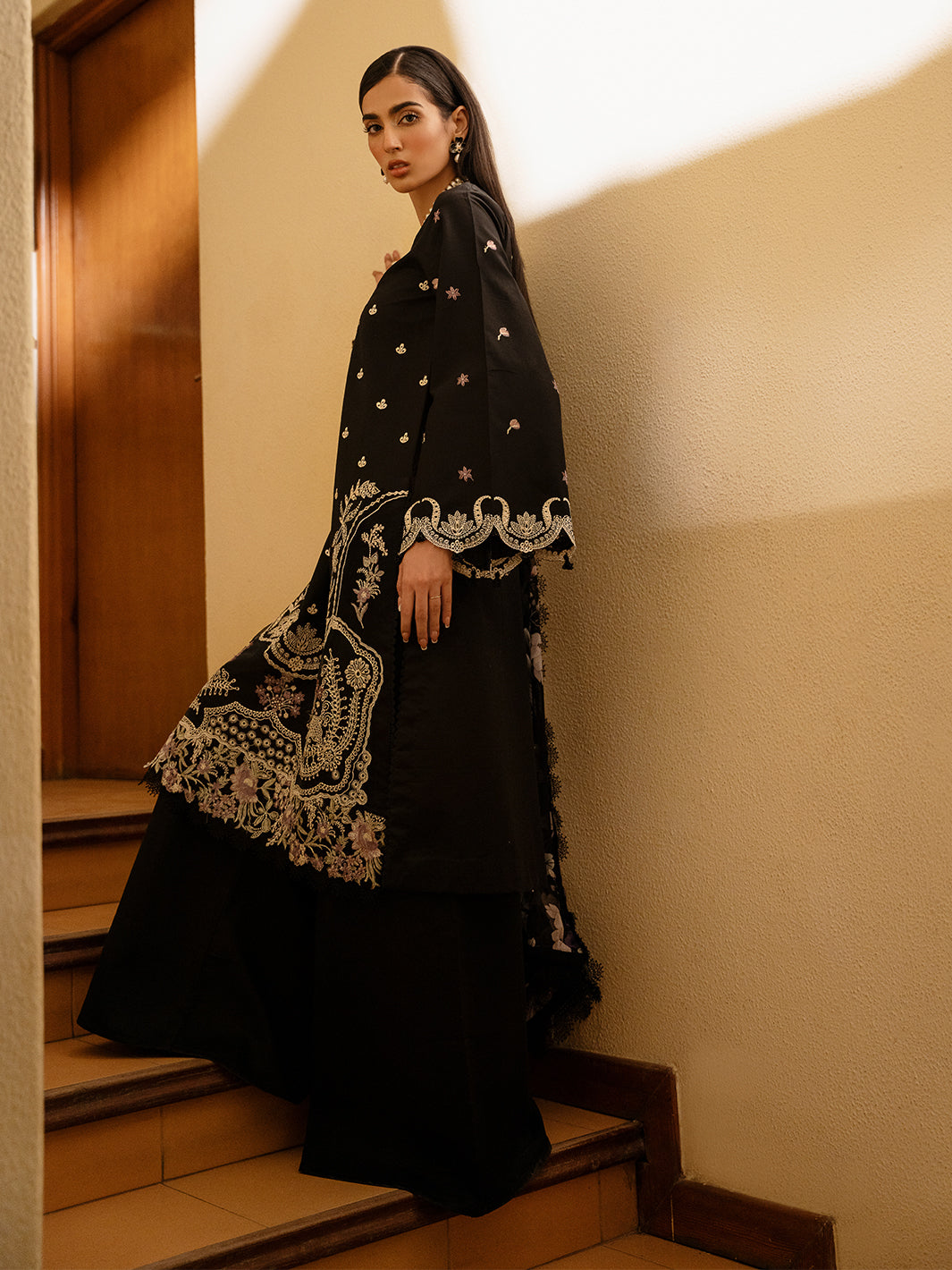 Izel | Dastak Luxury Lawn | QALAH S Black Lawn