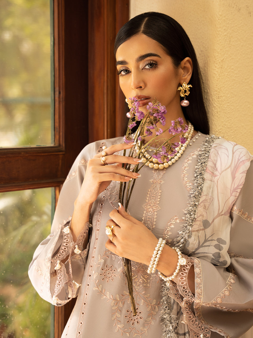 Izel | Dastak Luxury Lawn | SAAYE XL Gray Lawn