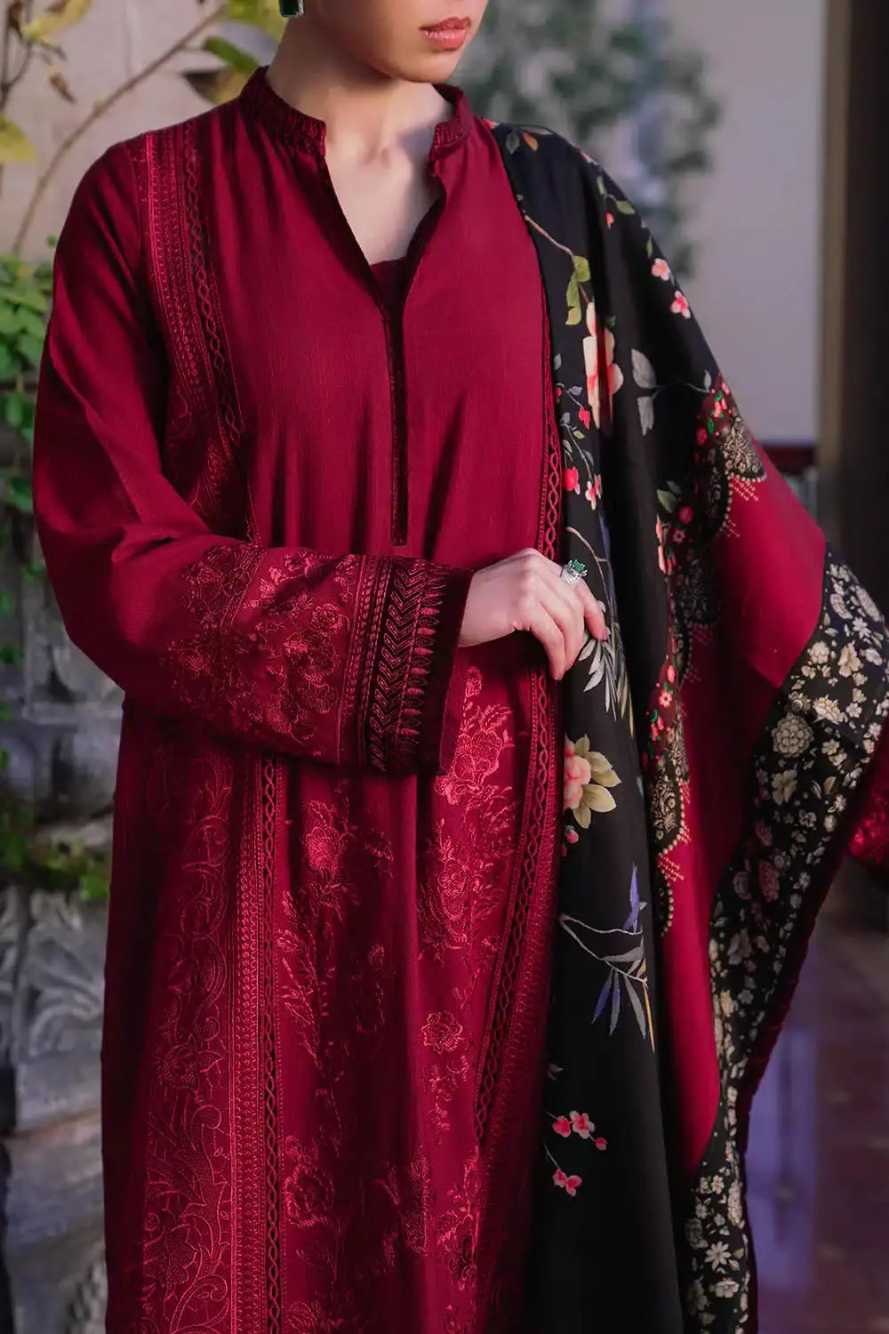 Saira Rizwan | Winter 23 | SOHA SR-08 - Pakistani Designer Dress - by Saira Rizwan | Type: Luxury - 100% Original at Saira Sultan