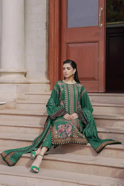 Saira Rizwan | Winter 23 | ISMAT SR-01 - Pakistani Designer Dress - by Saira Rizwan | Type: Luxury - 100% Original at Saira Sultan