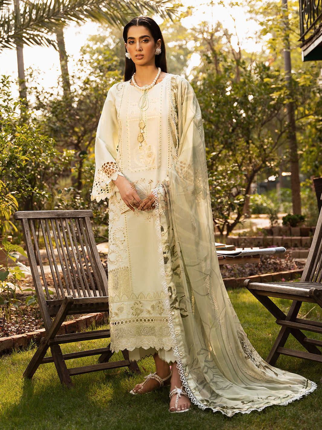 Izel | Dastak Luxury Lawn | SIRAA XS Apple Green Lawn