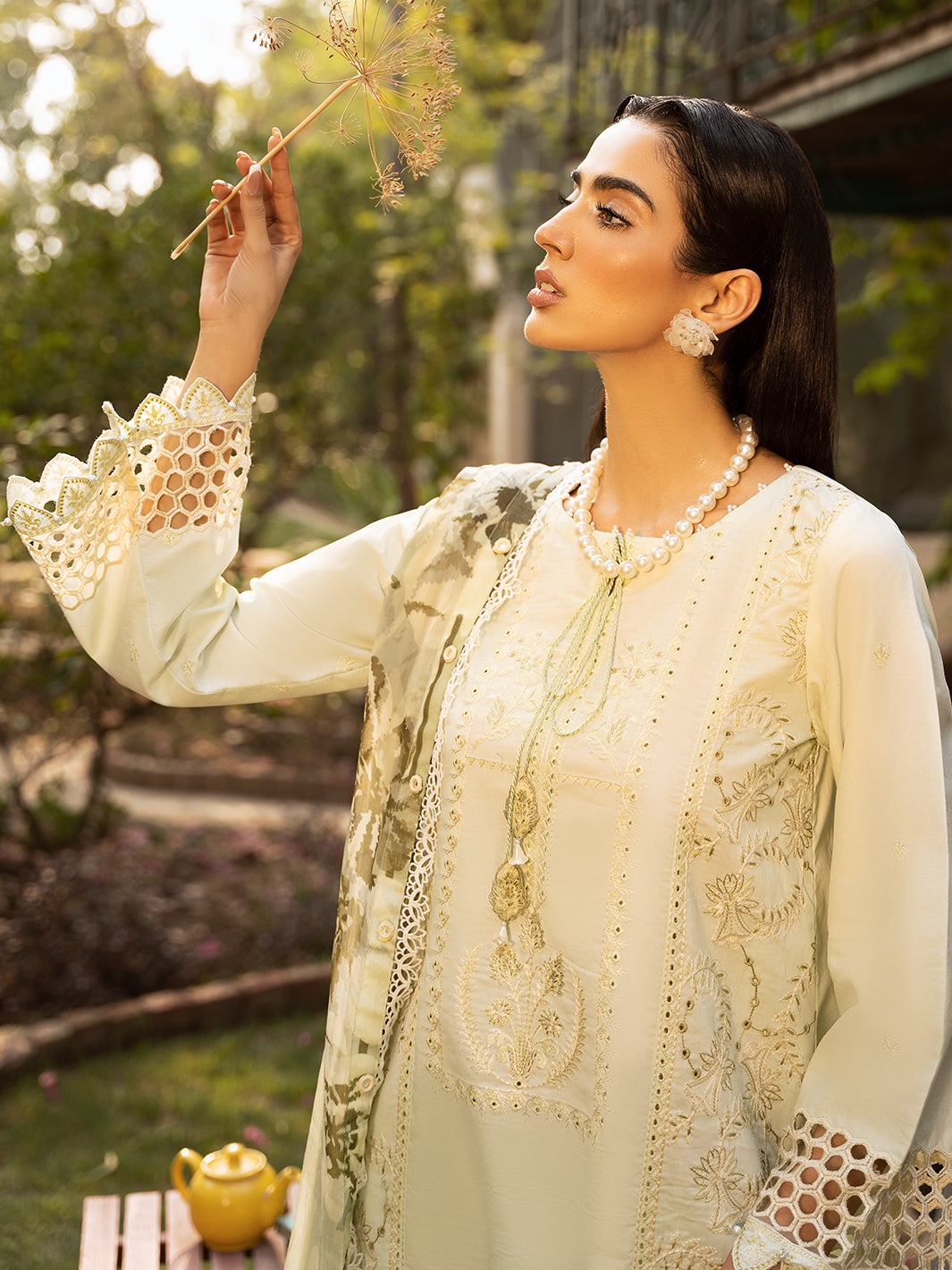 Izel | Dastak Luxury Lawn | SIRAA XL Apple Green Lawn