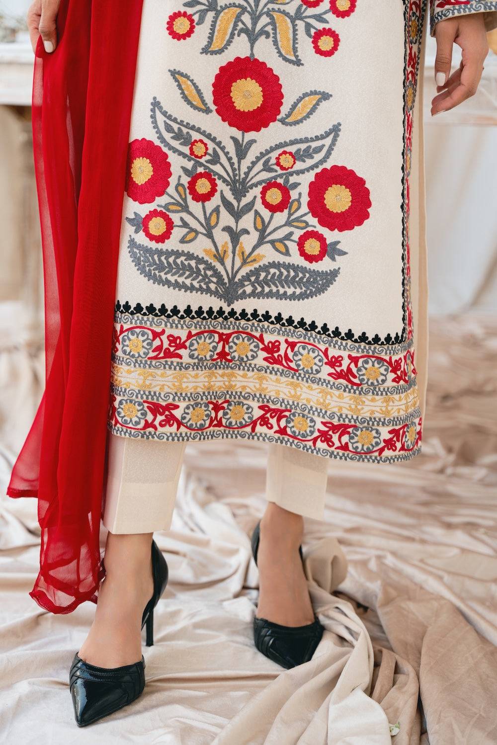 Vintage | Eid Edit 24 | Sohaina - Pakistani Designer Dress - by Vintage | Type: Luxury - 100% Original at Saira Sultan