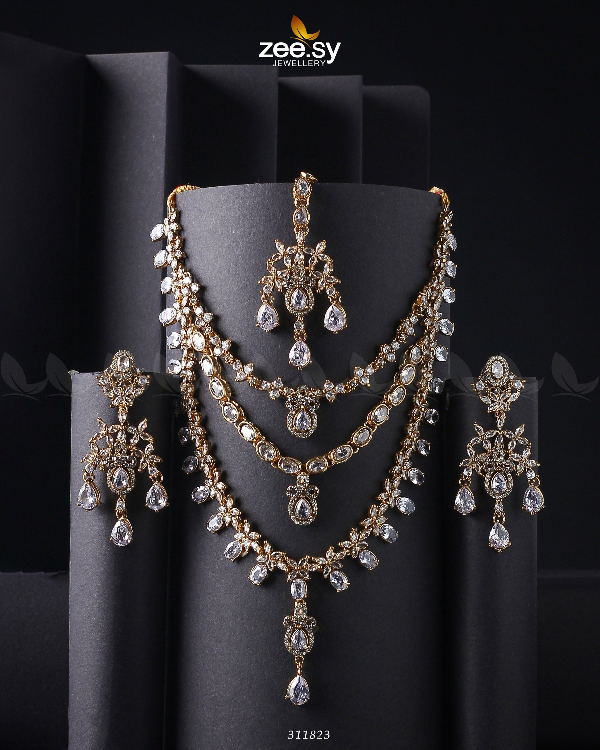 Sonya's Necklace Set Golden White