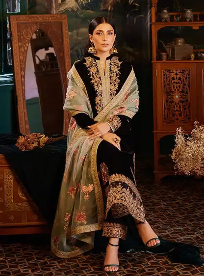Zainab Chottani | Luxury Velvet Collection 23 | Andleep - Pakistani Designer Dress - by Zainab Chottani | Type: Formal - 100% Original at Saira Sultan
