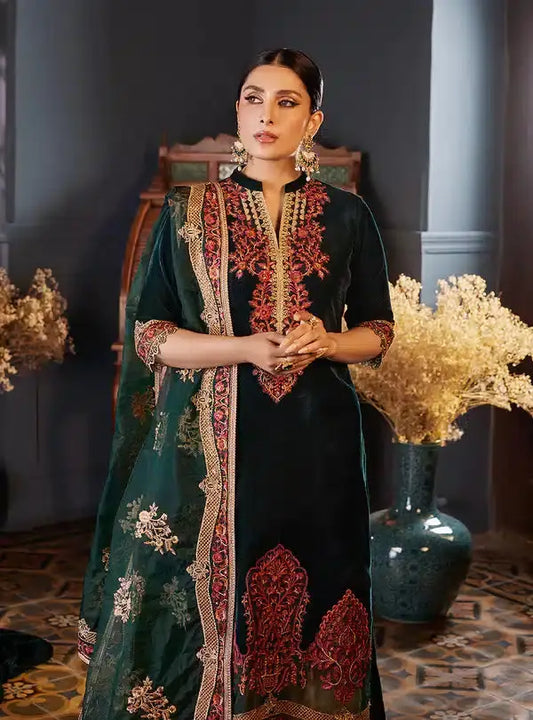 Zainab Chottani | Luxury Velvet Collection 23 | Zelena - Pakistani Designer Dress - by Zainab Chottani | Type: Formal - 100% Original at Saira Sultan