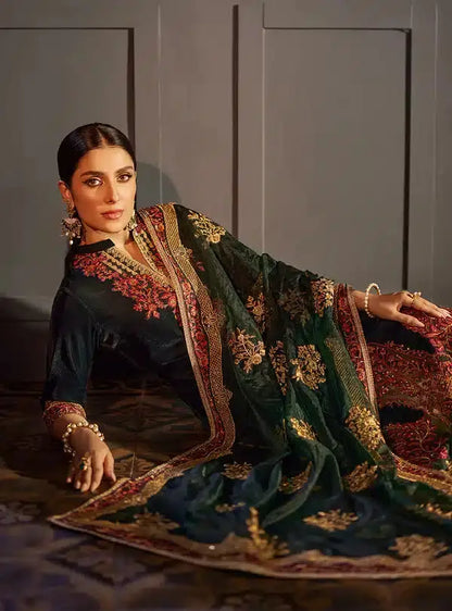 Zainab Chottani | Luxury Velvet Collection 23 | Zelena - Pakistani Designer Dress - by Zainab Chottani | Type: Formal - 100% Original at Saira Sultan