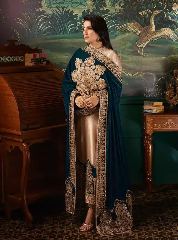 Zainab Chottani | Luxury Velvet Collection 23 | Amber - Pakistani Designer Dress - by Zainab Chottani | Type: Formal - 100% Original at Saira Sultan