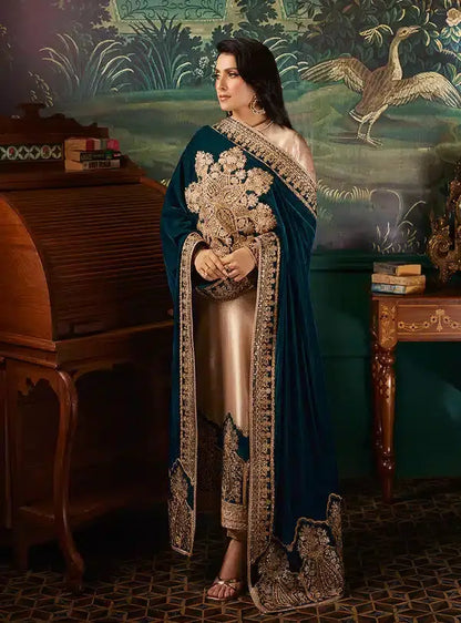 Zainab Chottani | Luxury Velvet Collection 23 | Amber - Pakistani Designer Dress - by Zainab Chottani | Type: Formal - 100% Original at Saira Sultan